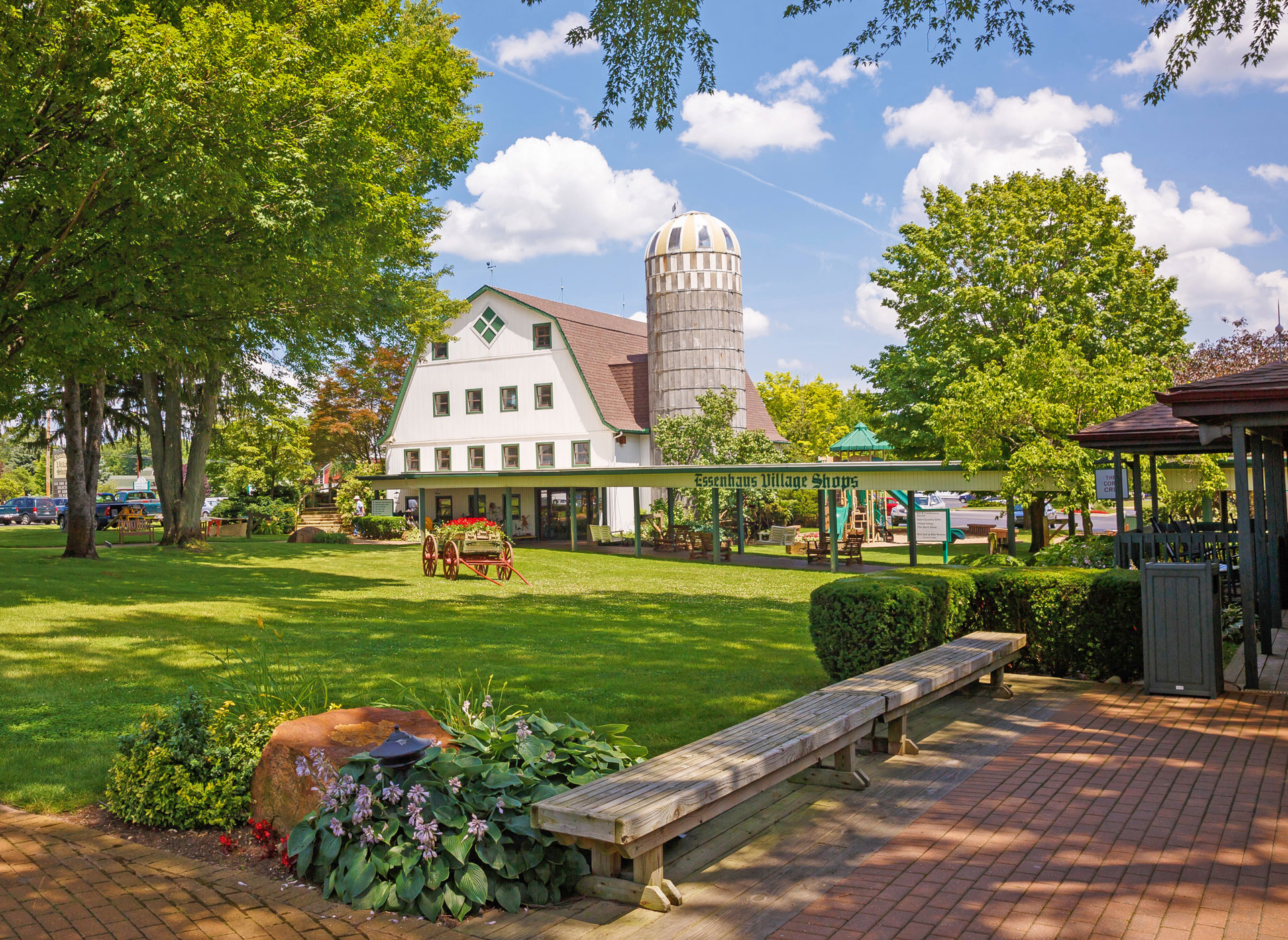 Essenhaus village gift shop outside