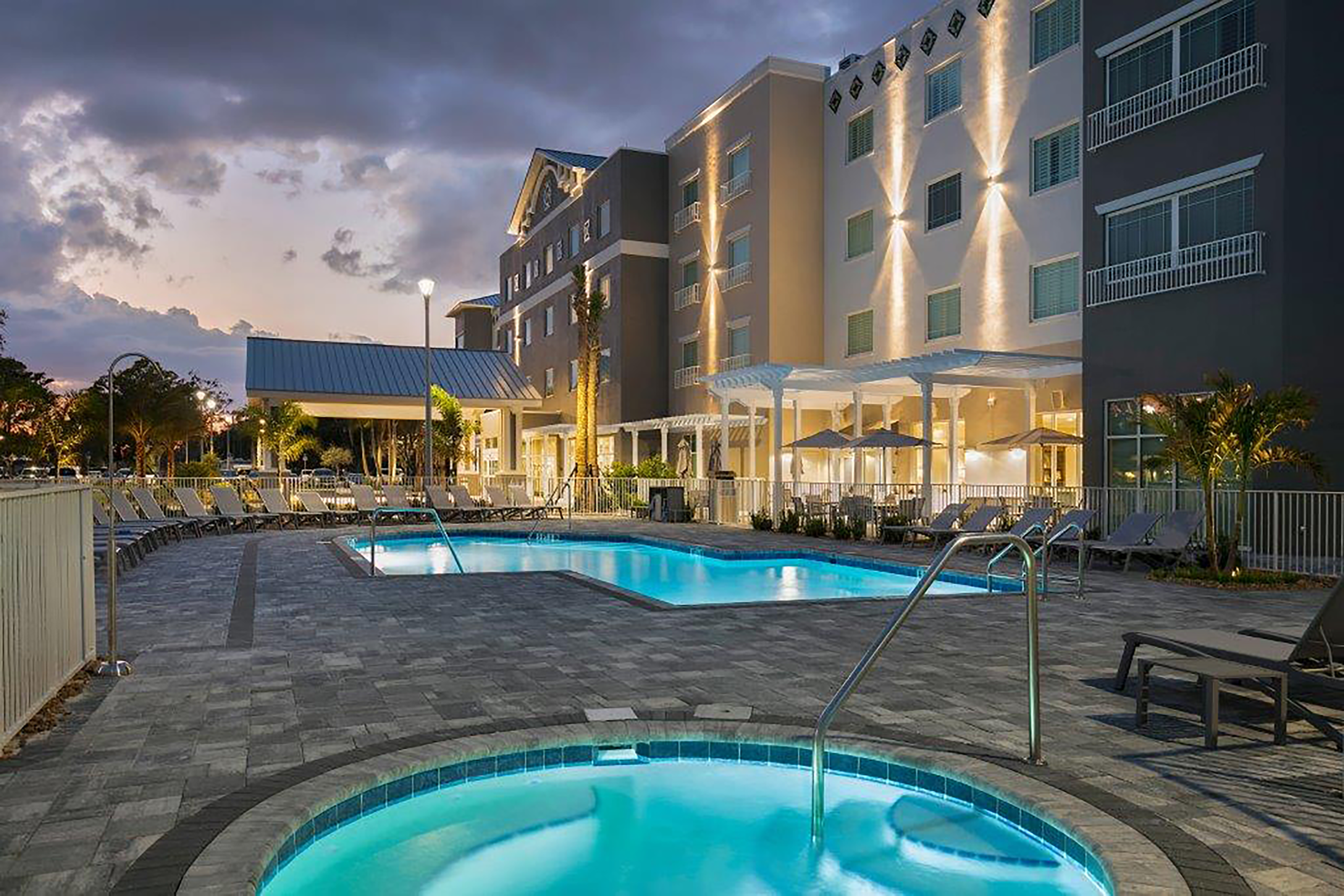 Carlisle Inn Sarasota wins second straight Tripadvisor award