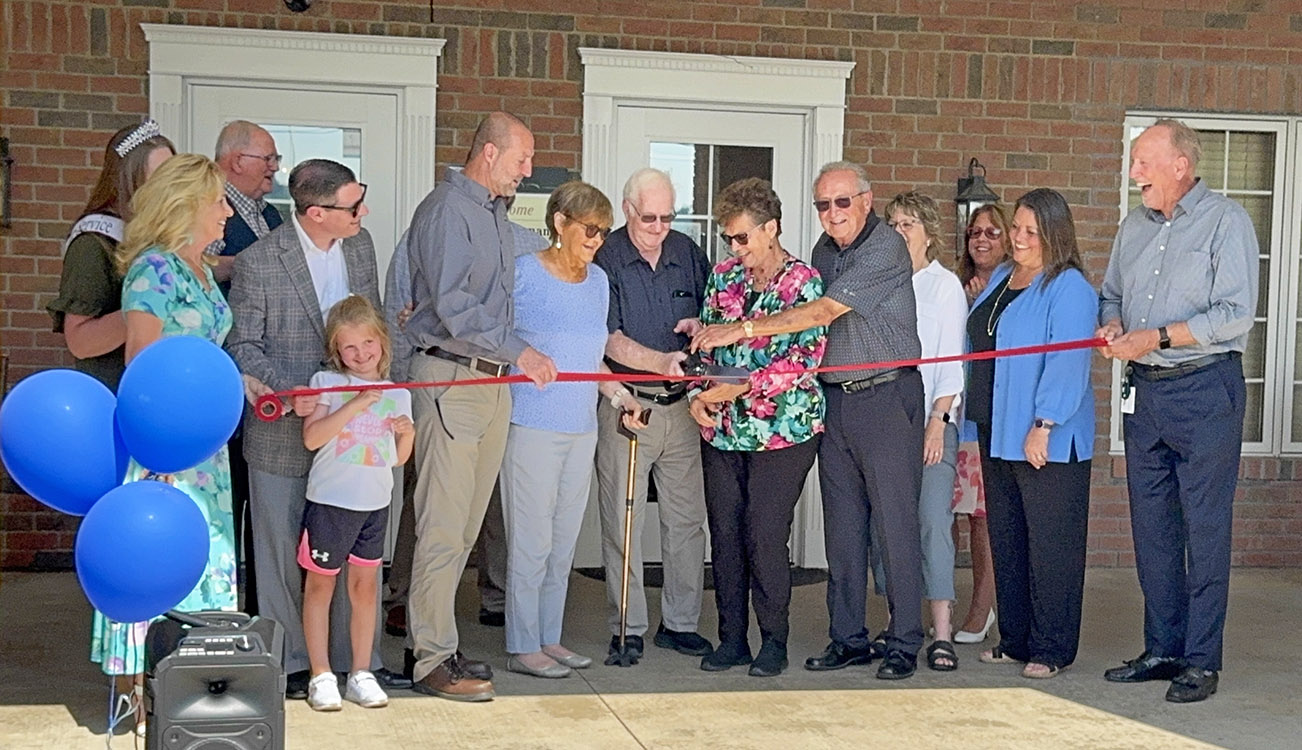 Community helps celebrate renovations at Bellville Der Dutchman, Carlisle Gifts