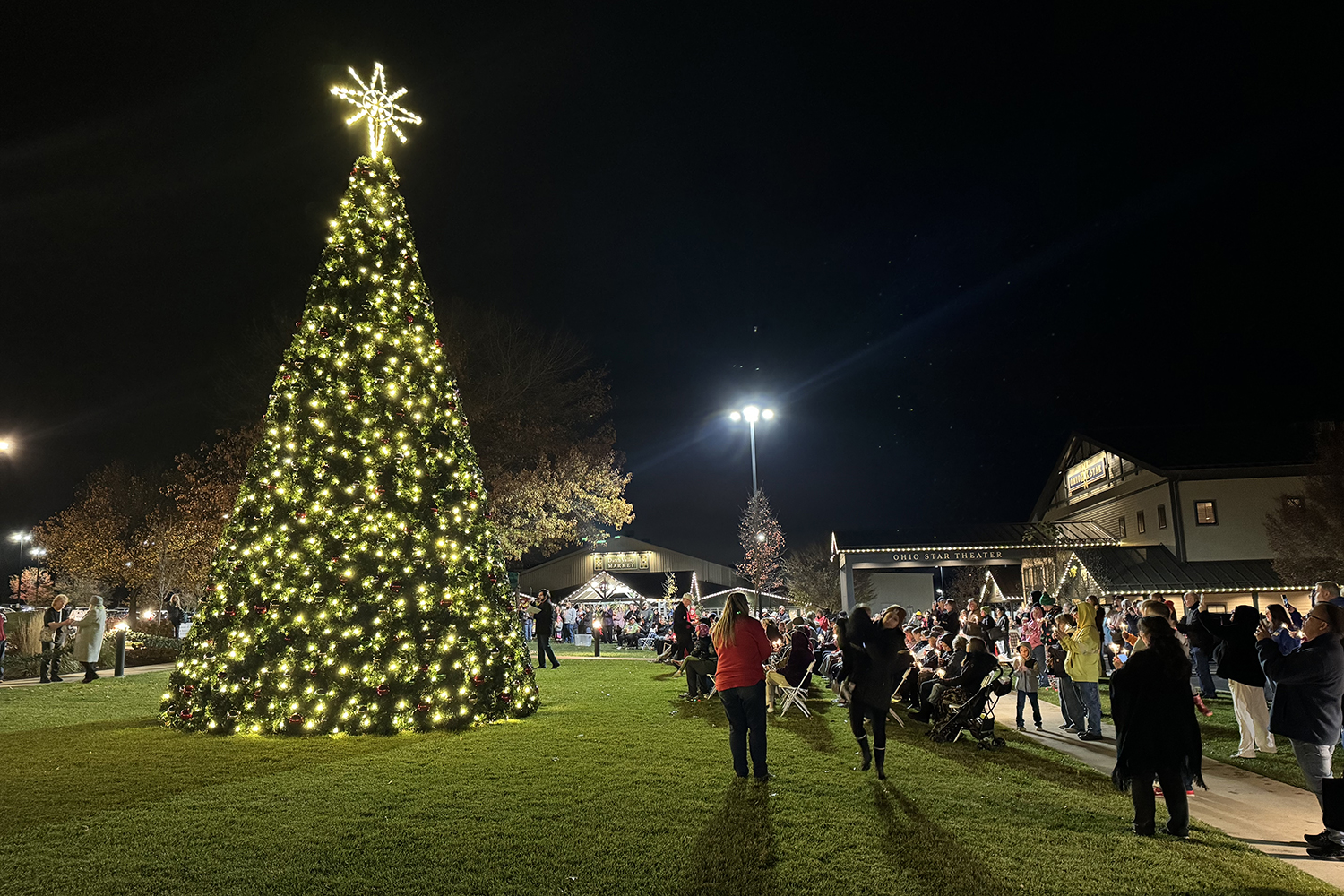 Dutch Valley to host second annual Christmas Tree Lighting